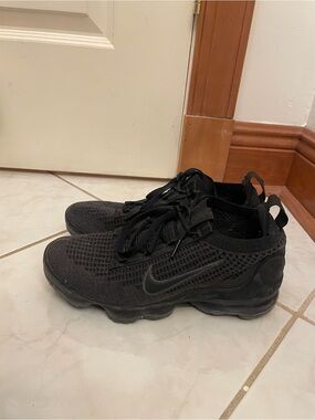 Nike Air VaporMax Flyknit Triple Black Running Shoes Women’s Size 7